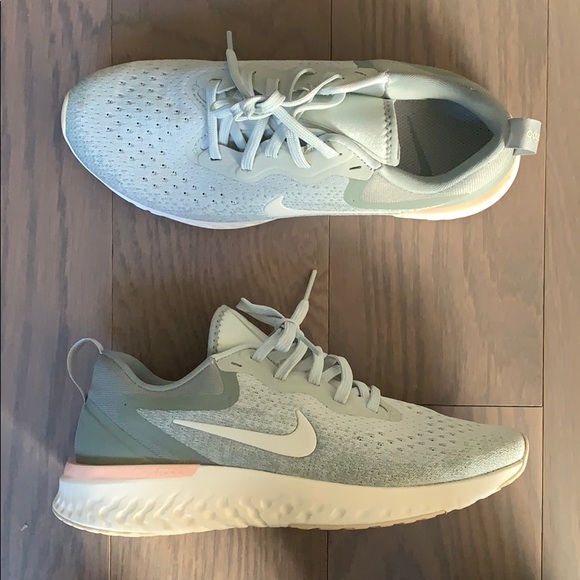 NIB Nike Women's Odyssey React Sneakers - Picture 4 of 9